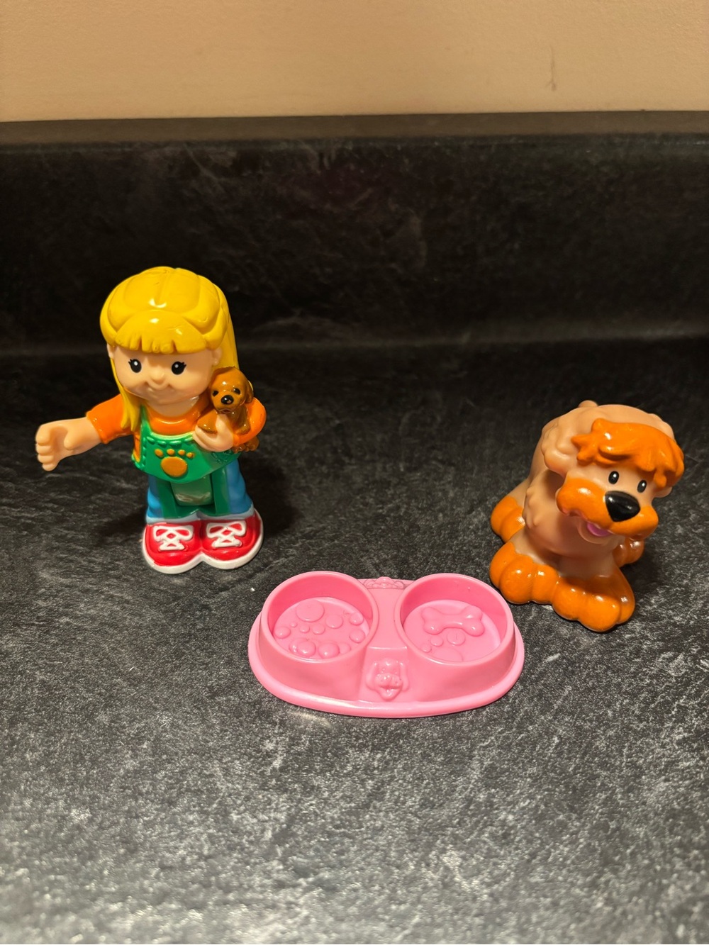 Little people shopkeeper Susan & her sheepdog Puppy food bowl very rare